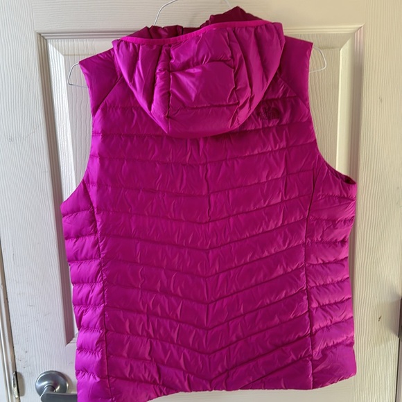 Northface women’s hooded vest pink nwt xl - Picture 4 of 5